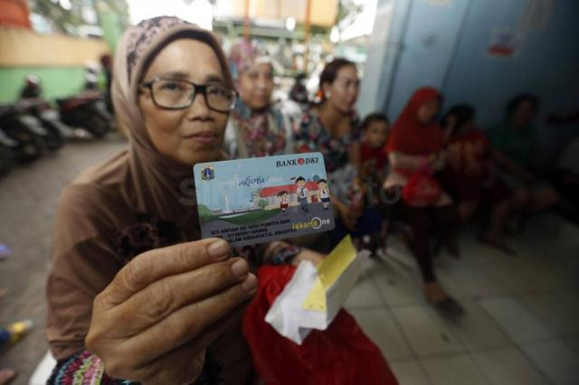 Antrian KJP Pasar Jaya